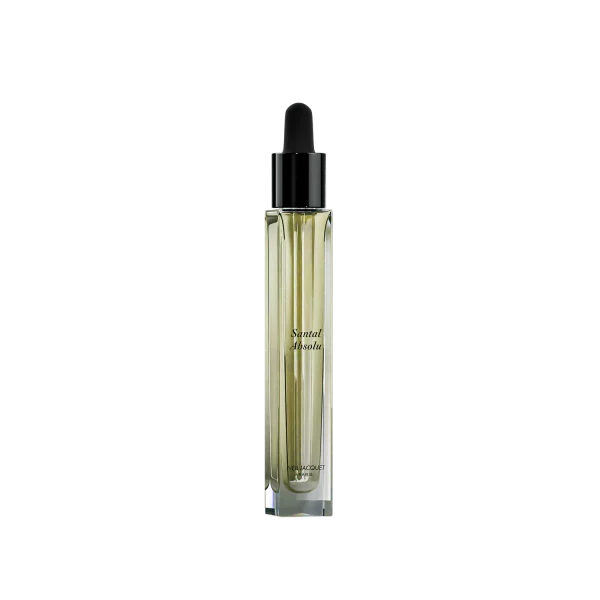 Santal Absolu – Huile Parfumée Santal Absolu met en lumière la noblesse du bois de santal dans une huile parfumée à la texture veloutée. Son parfum boisé, crémeux et sophistiqué accompagne la peau avec élégance tout au long de la journée. Méta-description SEO : Santal Absolu est une huile parfumée Neil Jacquet Paris au bois de santal. Une fragrance boisée, élégante et longue tenue pour une expérience de luxe.