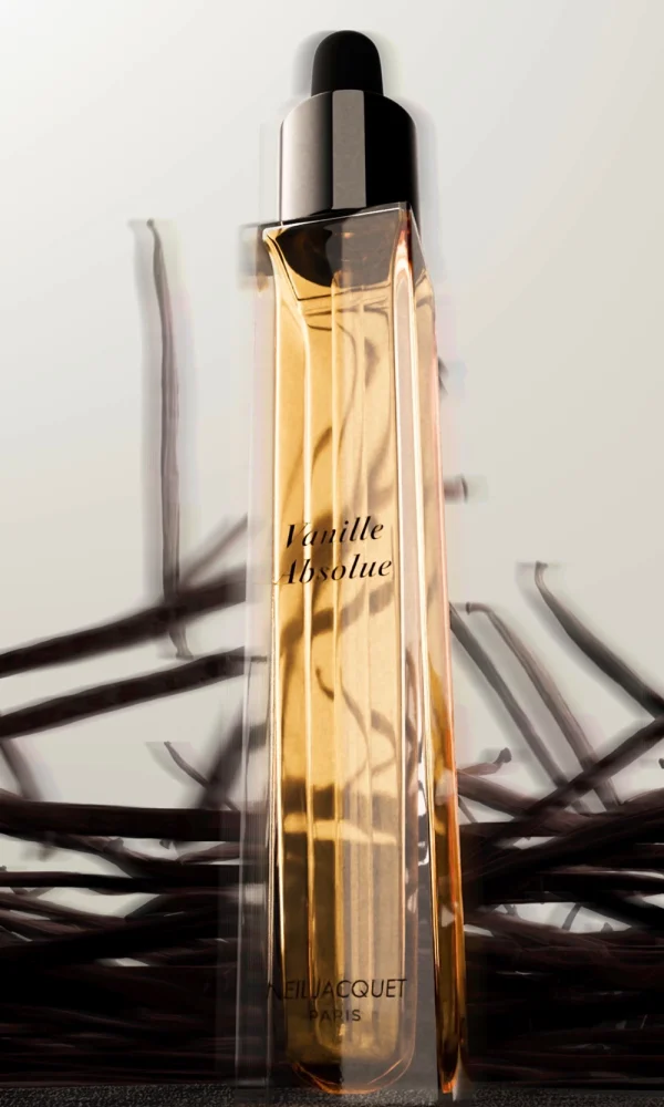 Vanille Absolue – Huile Parfumée Vanille Absolue révèle une vanille noble, crémeuse et enveloppante. Cette huile parfumée hydrate délicatement la peau tout en laissant un voile gourmand, élégant et durable. Méta-description SEO : Vanille Absolue de Neil Jacquet Paris : une huile parfumée à la vanille raffinée, gourmande et longue tenue pour une peau délicatement parfumée.
